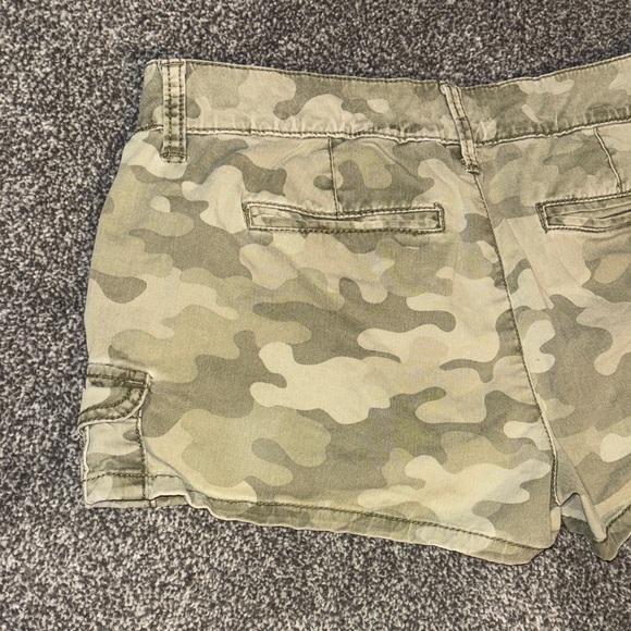 ARIZONA HEAN CO Olive Camo Women's Cargo Shorts Size 7 - Picture 5 of 6